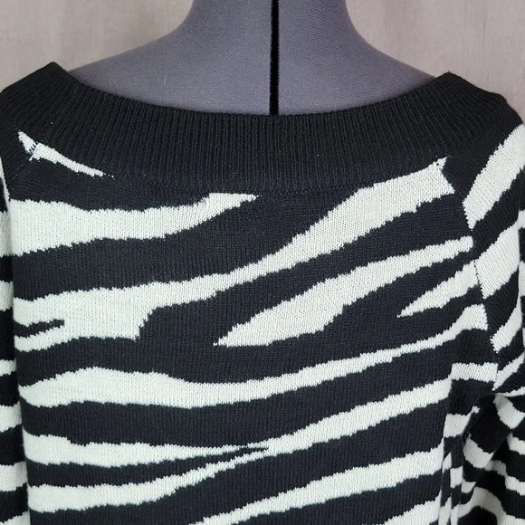 SOHO NEW YORK AND COMPANY STREET Animal Print Sweater‎ Dress Medium - Picture 5 of 8